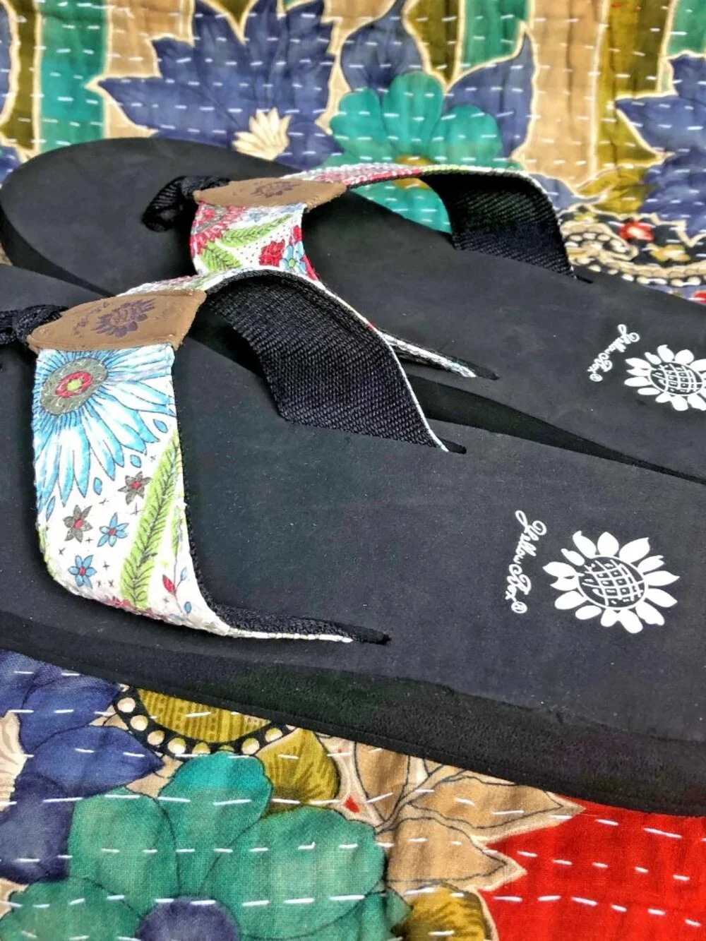 NEW Women's Yellow Box Sequined floral Flip Flops Size  10-11ish - Picture 7 of 14